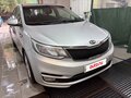 2016 Kia Rio III Рестайлинг, серебристый - вид 2