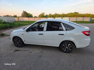 2015 Lada (ВАЗ) Granta I, белый, 500000 рублей, вид 4