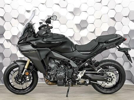 2025 Yamaha MT-09 Tracer (FJ-09), чёрный, 1869000 рублей, вид 4