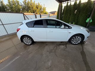 2013 Opel Astra J Рестайлинг, белый, 880000 рублей, вид 5