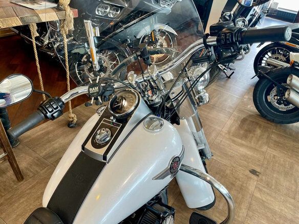 2011 Harley-Davidson Fat Boy, белый - вид 10