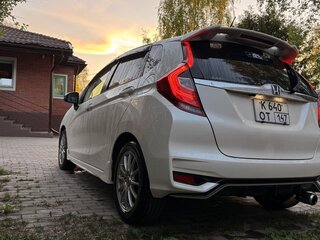 2018 Honda Fit III Рестайлинг, белый, 1500000 рублей, вид 4