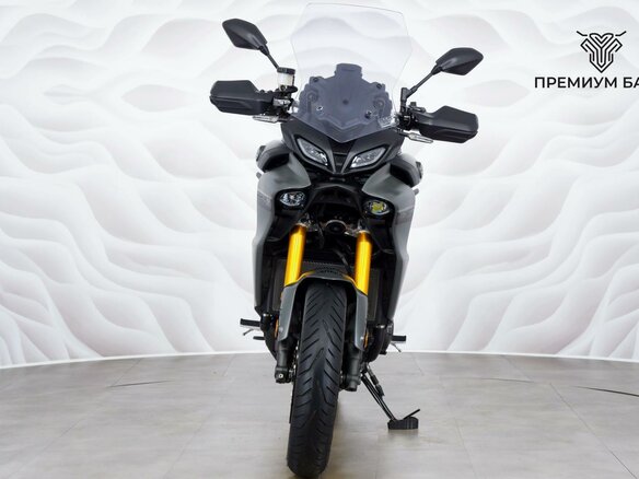 2021 Yamaha MT-09 Tracer (FJ-09), серый - вид 3
