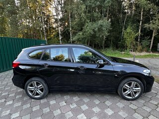 2020 BMW X1 20i xDrive II (F48) Рестайлинг, чёрный, 4100000 рублей, вид 3