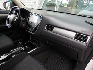 2017 Mitsubishi Outlander III Рестайлинг 2, белый, 1470000 рублей, вид 5