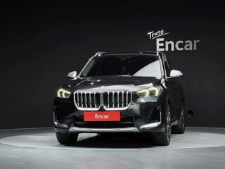 2024 BMW X1 20i xDrive III (U11/U12), чёрный, 4681080 рублей, вид 2