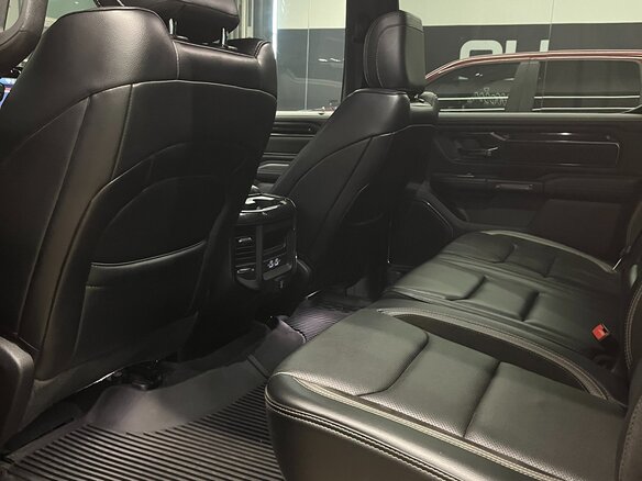 2022 Ram 1500 Crew Cab V, красный, 5900000 рублей - вид 10