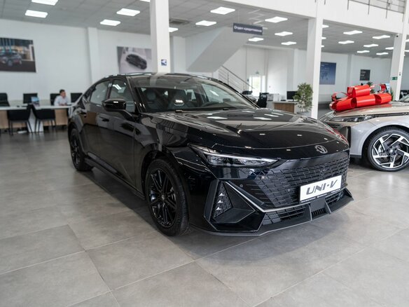 2024 Changan UNI-V I, чёрный, 2600000 рублей - вид 1