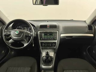2012 Skoda Octavia II (A5) Рестайлинг, белый, 840000 рублей, вид 5