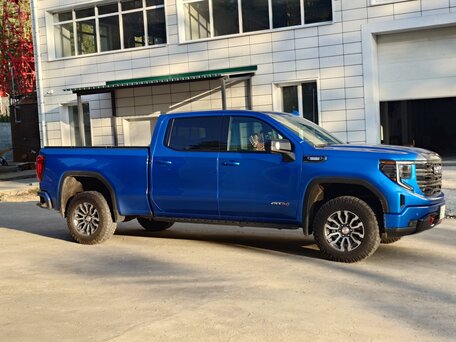 2022 GMC Sierra Crew Cab IV Рестайлинг, синий, 7900000 рублей, вид 1