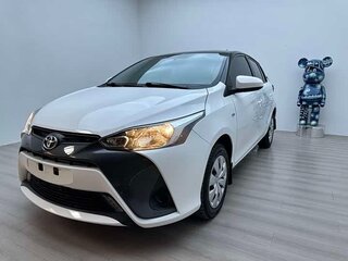 2023 Toyota Yaris L XP150 Рестайлинг, белый, 846000 рублей, вид 1