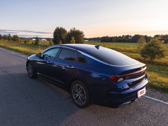 2020 Kia K5 III, синий, 2250000 рублей - вид 5