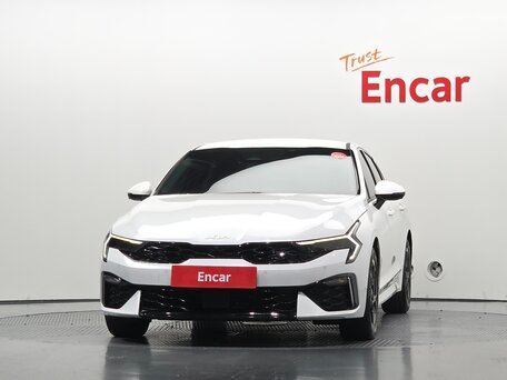 2023 Kia K5 III Рестайлинг, белый, 2990000 рублей, вид 3