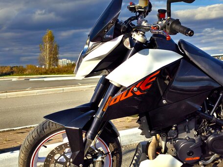 2008 KTM 690 Duke, белый, 390000 рублей, вид 2