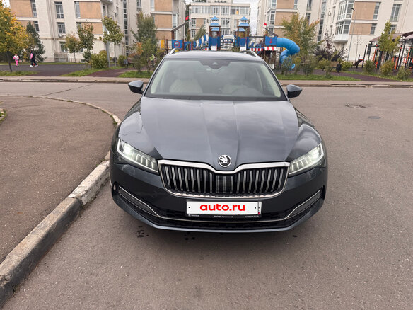 2020 Skoda Superb III Рестайлинг, серый, 2520000 рублей - вид 2