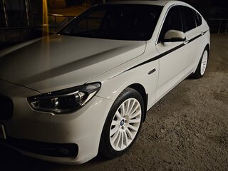 2014 BMW 5 серии Gran Turismo 530d xDrive VI (F10/F11/F07) Рестайлинг, белый, 2125000 рублей, вид 1