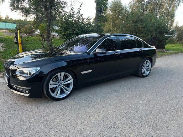 2013 BMW 7 серии Long 740Li xDrive V (F01/F02/F04) Рестайлинг, чёрный, 2500000 рублей