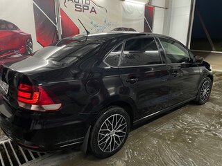 2016 Volkswagen Polo V Рестайлинг, чёрный, 1000000 рублей, вид 3