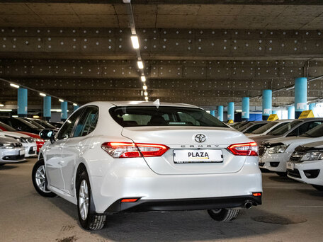 2021 Toyota Camry VIII (XV70), белый, 2650000 рублей, вид 4