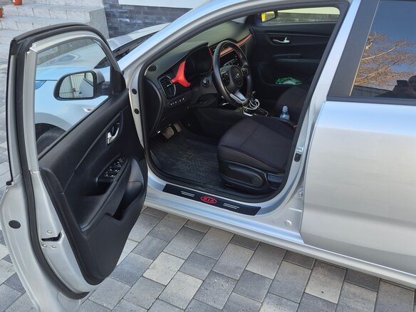 2021 Kia Rio IV Рестайлинг, серый, 1650000 рублей - вид 6