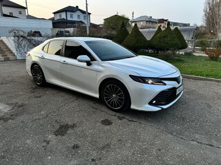 2019 Toyota Camry VIII (XV70), белый, 2659000 рублей, вид 1