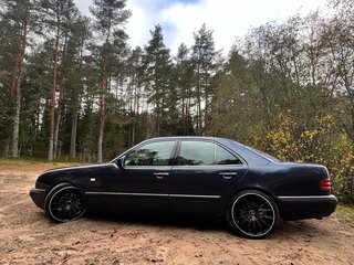1998 Mercedes-Benz E-Класс 240 II (W210, S210), чёрный, 495000 рублей, вид 5