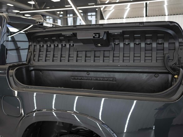 2026 Ram 1500 Crew Cab V Рестайлинг, синий, 9990000 рублей - вид 17