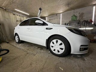 2017 Kia Rio III Рестайлинг, белый, 600000 рублей, вид 4