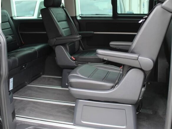 2022 Volkswagen Multivan T6 Рестайлинг, чёрный, 4679088 рублей - вид 12