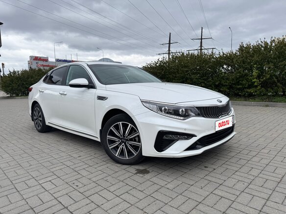 2019 Kia Optima IV Рестайлинг, белый, 2300000 рублей - вид 4