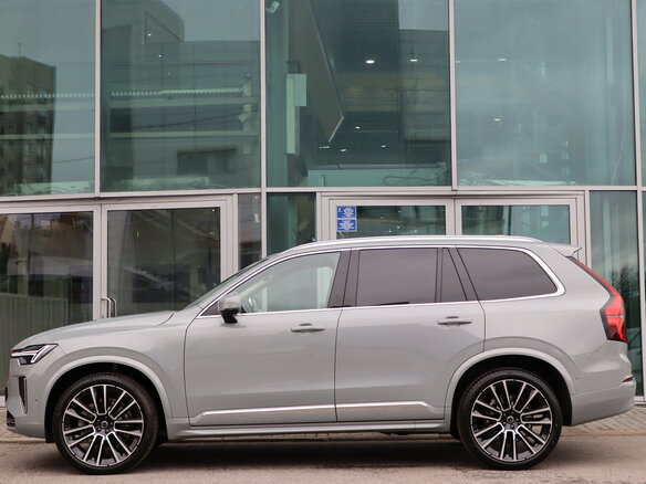 2026 Volvo XC90 B5 II Рестайлинг 2, серый, 10950000 рублей - вид 4