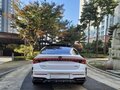 2023 Kia K5 III, белый - вид 3
