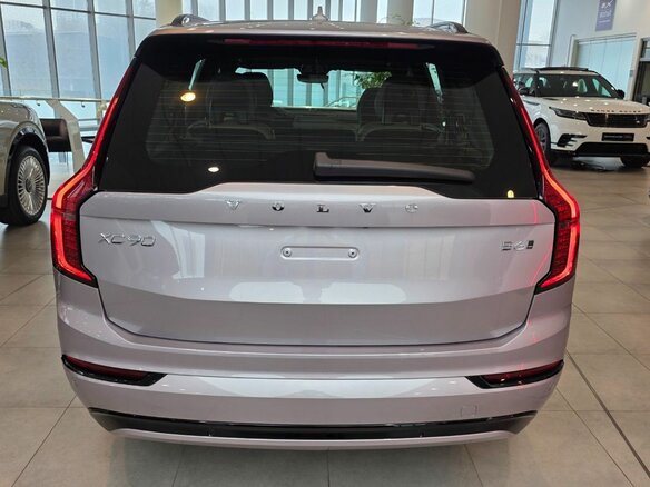 2026 Volvo XC90 B6 II Рестайлинг 2, серебристый, 10690000 рублей - вид 5