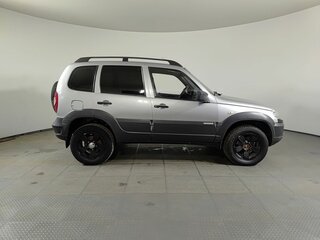 2015 Chevrolet Niva I Рестайлинг, серебристый, 529484 рублей, вид 4