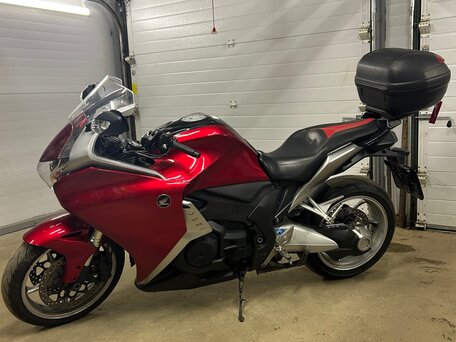 2011 Honda VFR 1200, красный, 630000 рублей, вид 3