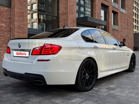 2013 BMW 5 серии M550d xDrive VI (F10/F11/F07), белый, 2750000 рублей, вид 4