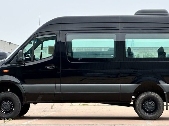 2026 Mercedes-Benz Sprinter, чёрный - вид 3