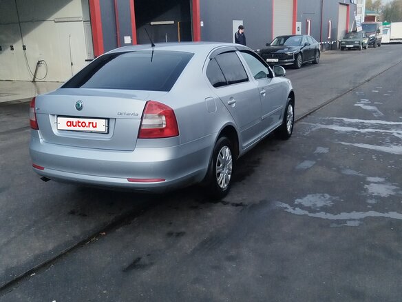 2012 Skoda Octavia II (A5) Рестайлинг, серебристый, 500000 рублей - вид 4