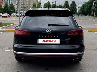 2020 Volkswagen Touareg III, чёрный, 6100000 рублей, вид 4