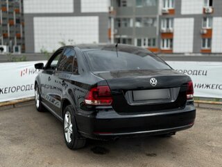 2015 Volkswagen Polo V Рестайлинг, чёрный, 799000 рублей, вид 4
