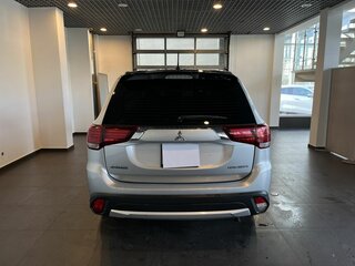 2016 Mitsubishi Outlander III Рестайлинг 2, серебристый, 1490000 рублей, вид 4