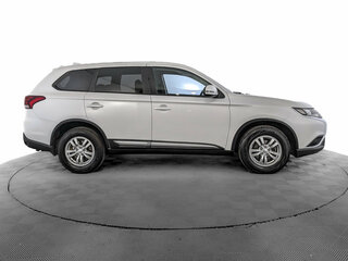 2018 Mitsubishi Outlander III Рестайлинг 3, белый, 1700000 рублей, вид 4