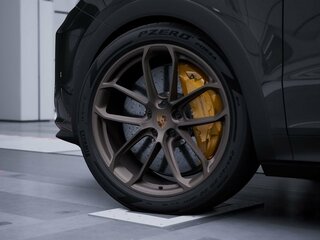 2026 Porsche Cayenne Turbo GT Coupé III Рестайлинг, чёрный, 38000000 рублей, вид 2