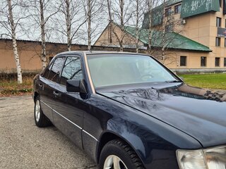 1991 Mercedes-Benz W124 300, синий, 340000 рублей, вид 1