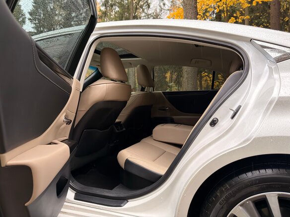 2020 Lexus ES 300h VII, белый, 4200000 рублей - вид 28