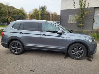 2022 Volkswagen Tiguan Allspace II Рестайлинг, серый, 3000000 рублей, вид 2