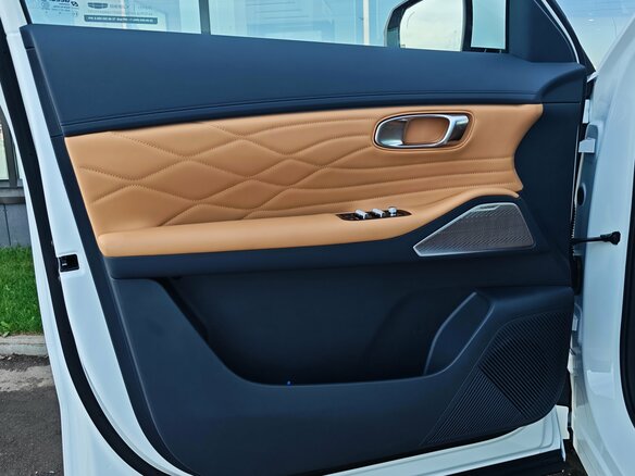 2026 Geely EX5 Гибрид EM-i, белый, 3829990 рублей - вид 13