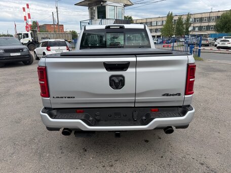 2026 Ram 1500 Crew Cab V Рестайлинг, серебристый, 9499999 рублей, вид 4