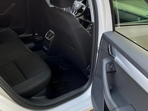 2018 Skoda Octavia III (A7) Рестайлинг, белый, 1450000 рублей - вид 14