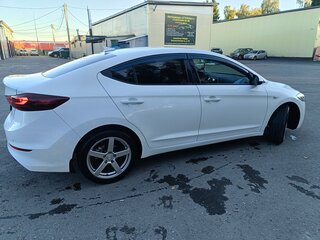 2017 Hyundai Elantra VI (AD), белый, 1150000 рублей, вид 2